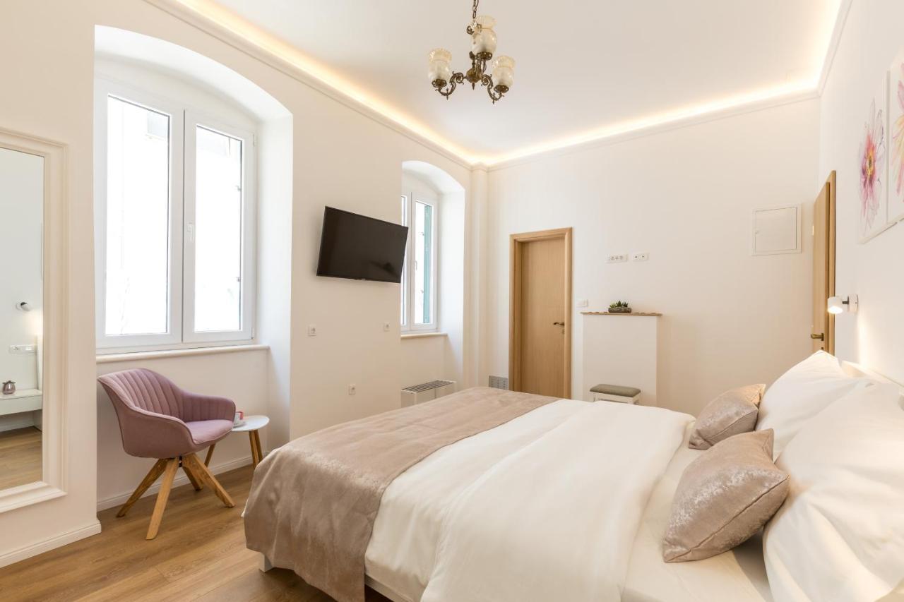 Maniva Old Town Luxury Rooms - Prime Spot By Riva Promenade สปลิท ภายนอก รูปภาพ