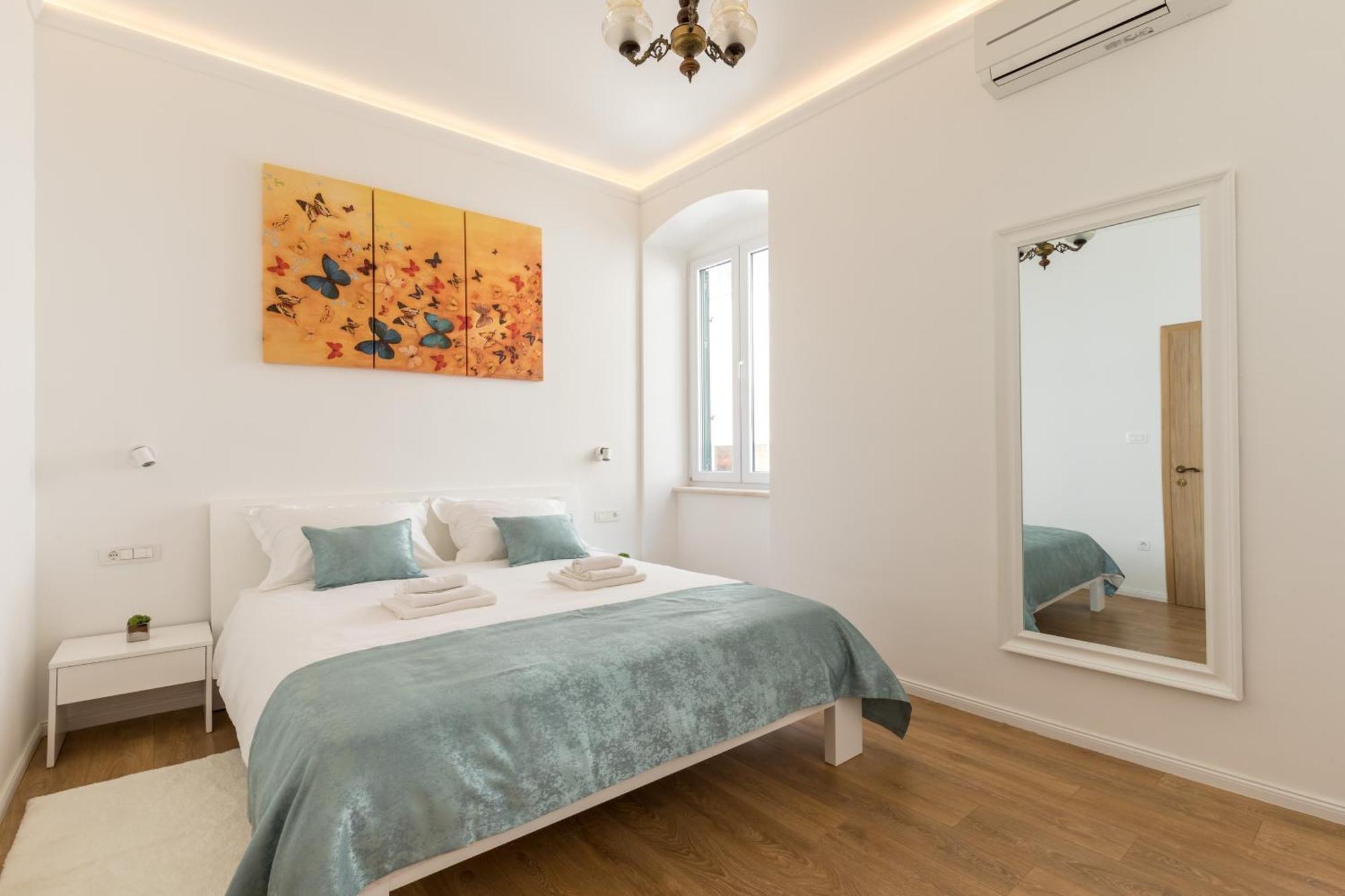 Maniva Old Town Luxury Rooms - Prime Spot By Riva Promenade สปลิท ภายนอก รูปภาพ