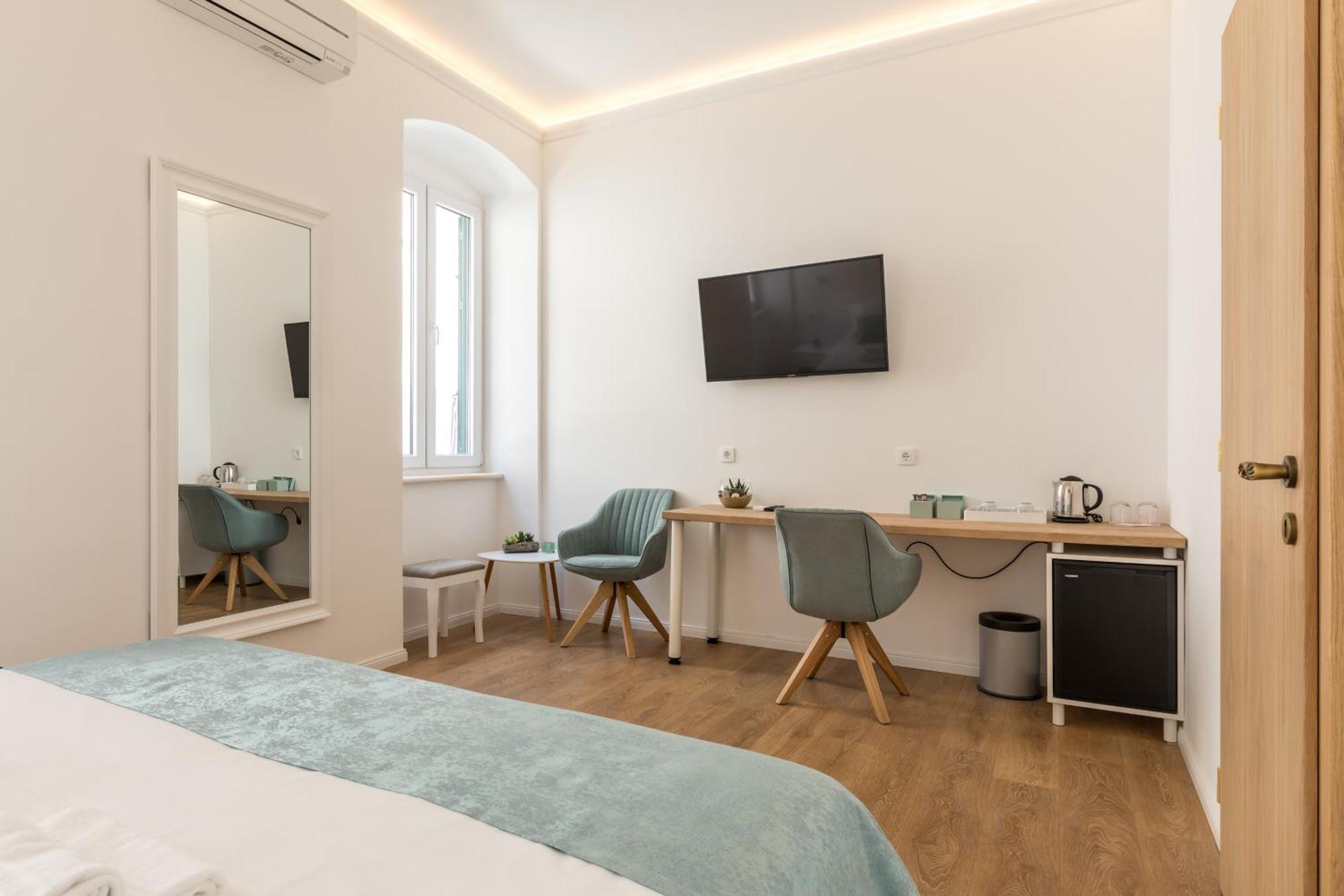 Maniva Old Town Luxury Rooms - Prime Spot By Riva Promenade สปลิท ภายนอก รูปภาพ